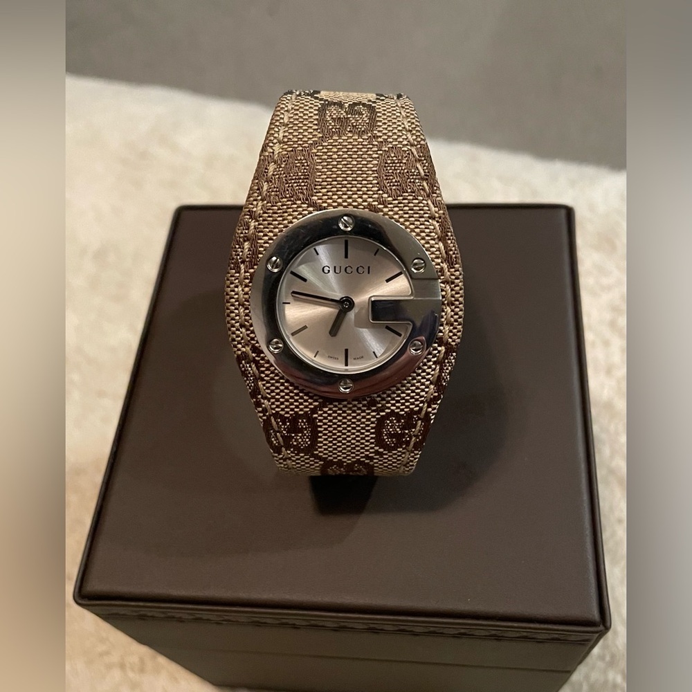 Gucci Brown Women's Watch G’s Print with Brand New Battery Excellent Condition!